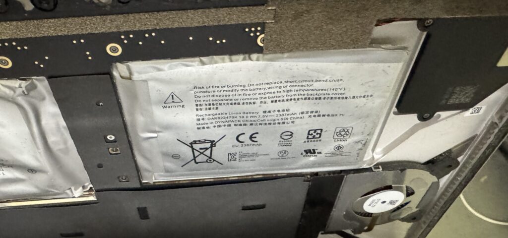 Laptop battery inside the chassis during battery replacement Laptop battery inside the chassis during battery replacement